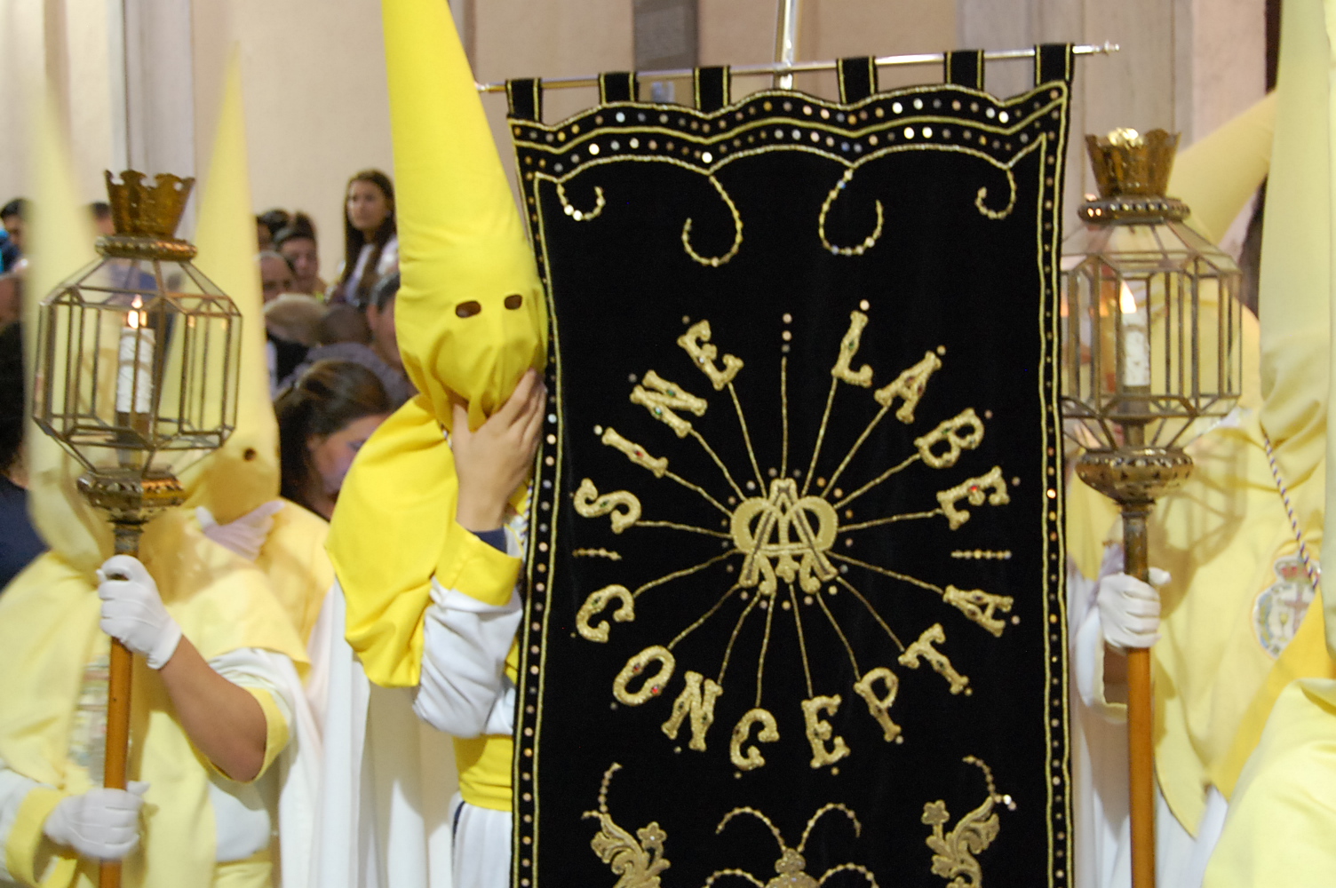 Fotografías del Lunes Santo 2014 en Badajoz