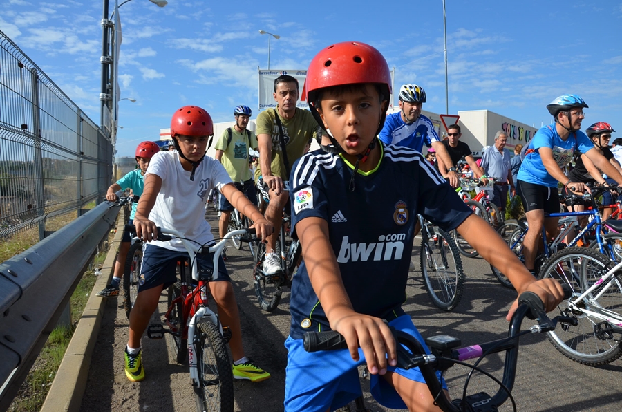 El Día de la Bicicleta reúne a muchas familias en Badajoz / Parte 2