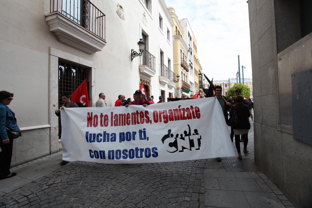 Unos 2.000 manifestantes recorren las calles de Badajoz el día del trabajador