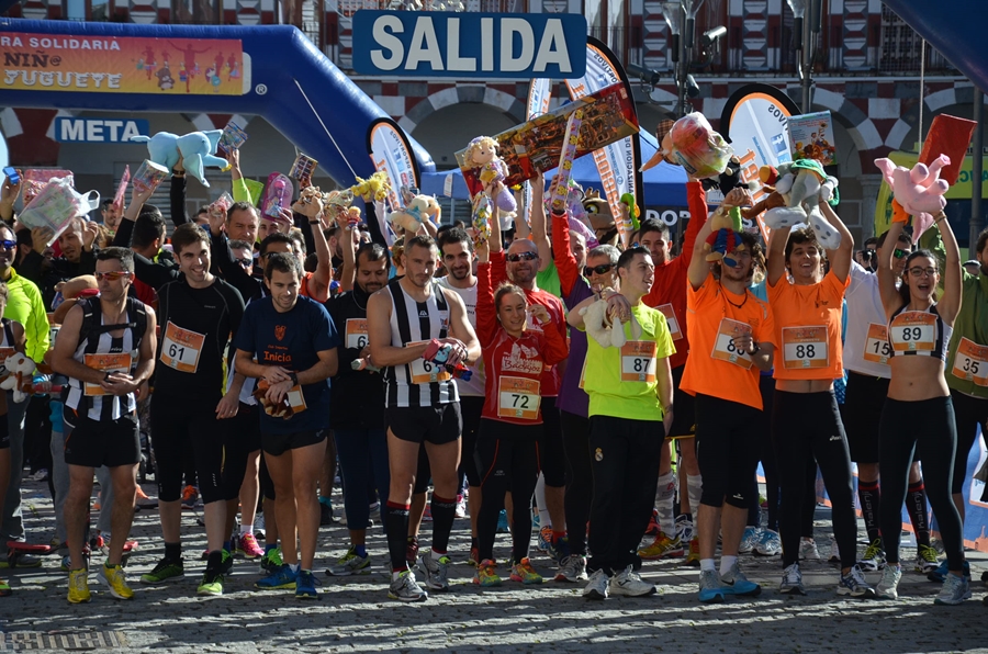 Cerca de 200 corredores participan en la carrera solidaria “Ningún Niñ@ sin juguete” Parte 1