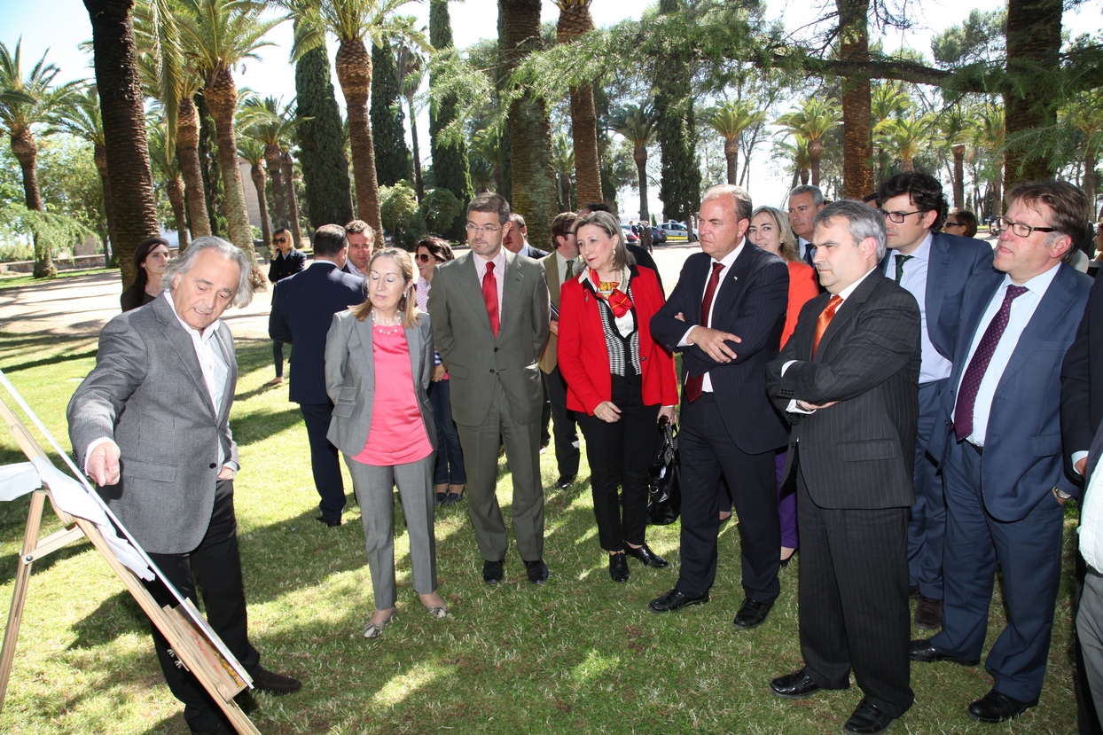 La Ministra, Ana Pastor, visita la Alcazaba de Badajoz