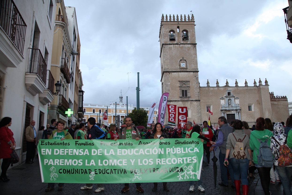 Imágenes de la manifestación de Badajoz contra la Ley Wert