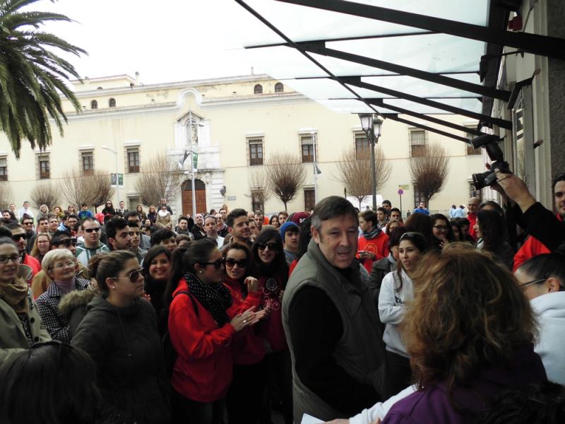 Las comparsas dejan solo al Ayuntamiento en el sorteo del Gran Desfile