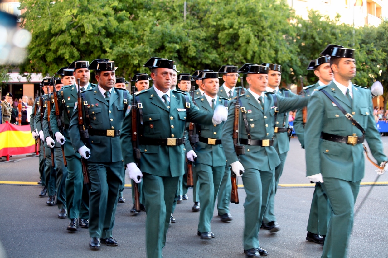 Homenaje a la Bandera y las Fuerzas Armadas? en Badajoz