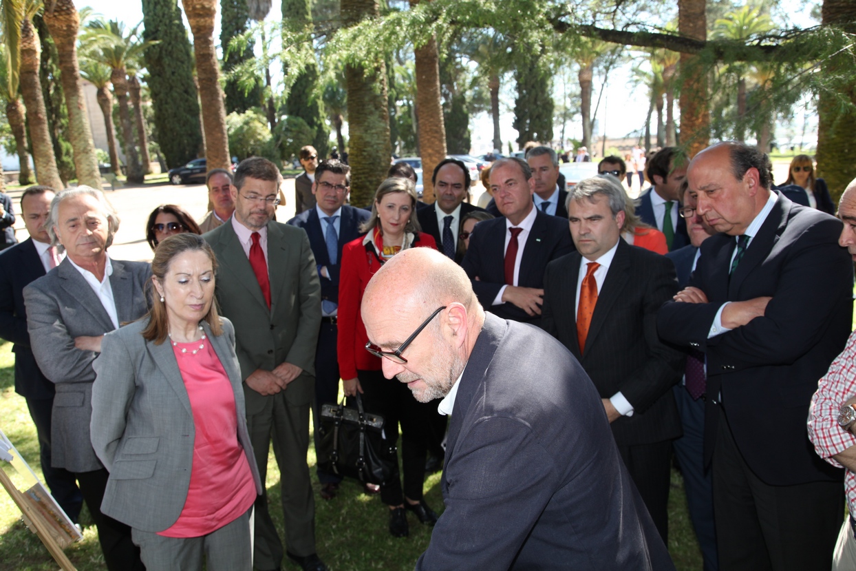 La Ministra, Ana Pastor, visita la Alcazaba de Badajoz