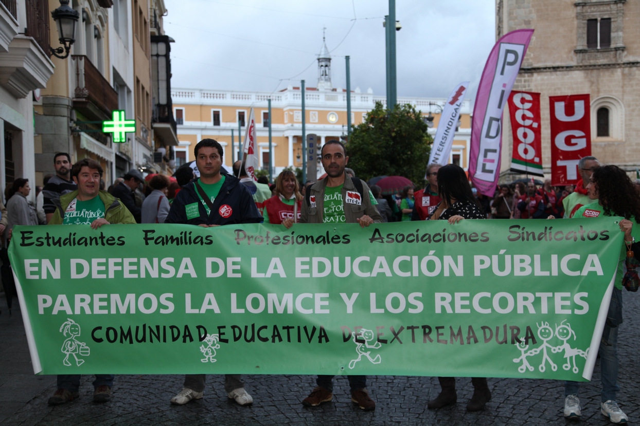 Imágenes de la manifestación de Badajoz contra la Ley Wert