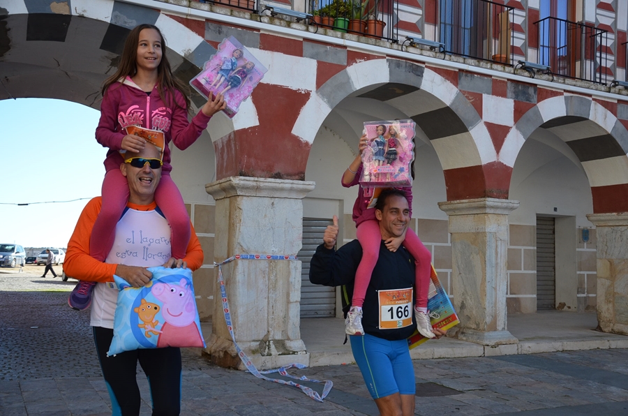 Cerca de 200 corredores participan en la carrera solidaria “Ningún Niñ@ sin juguete”    Parte 2