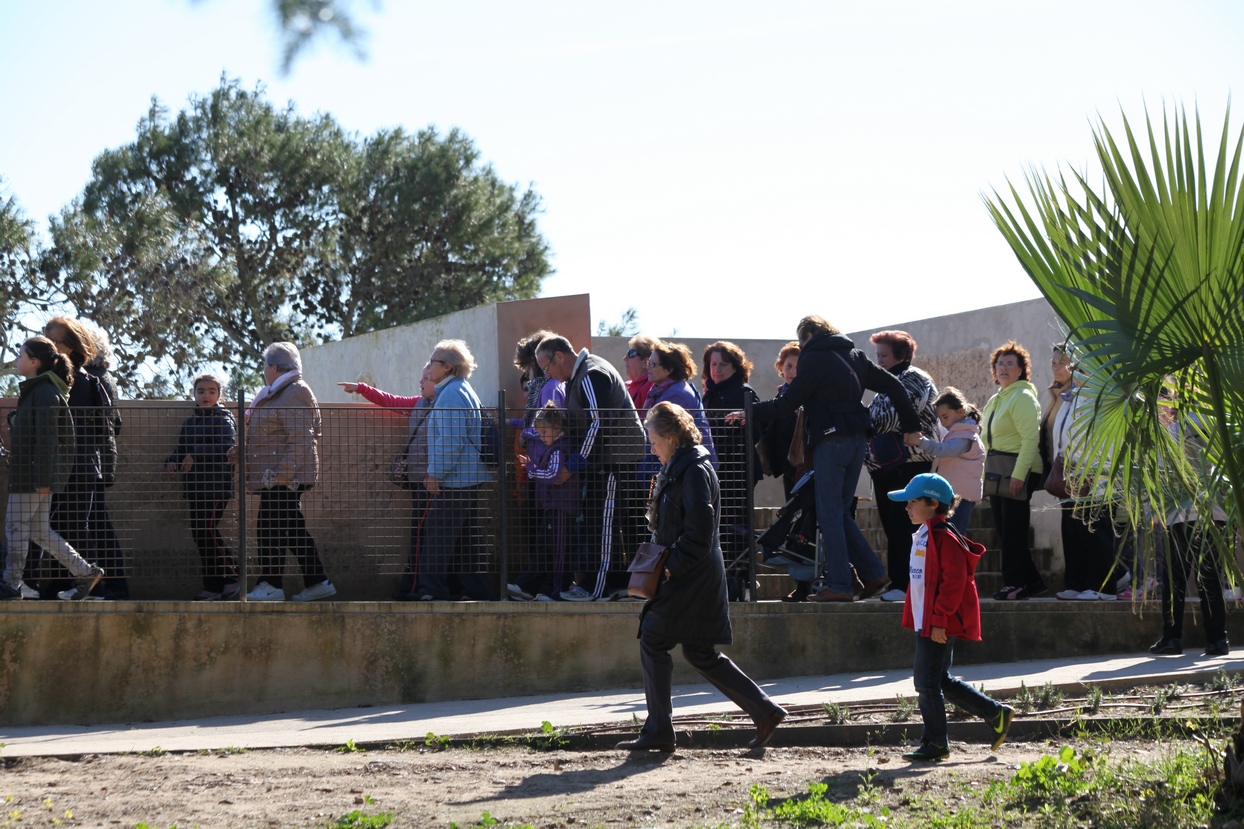 Mayores y niños buscan el tesoro perdido en la Alcazaba