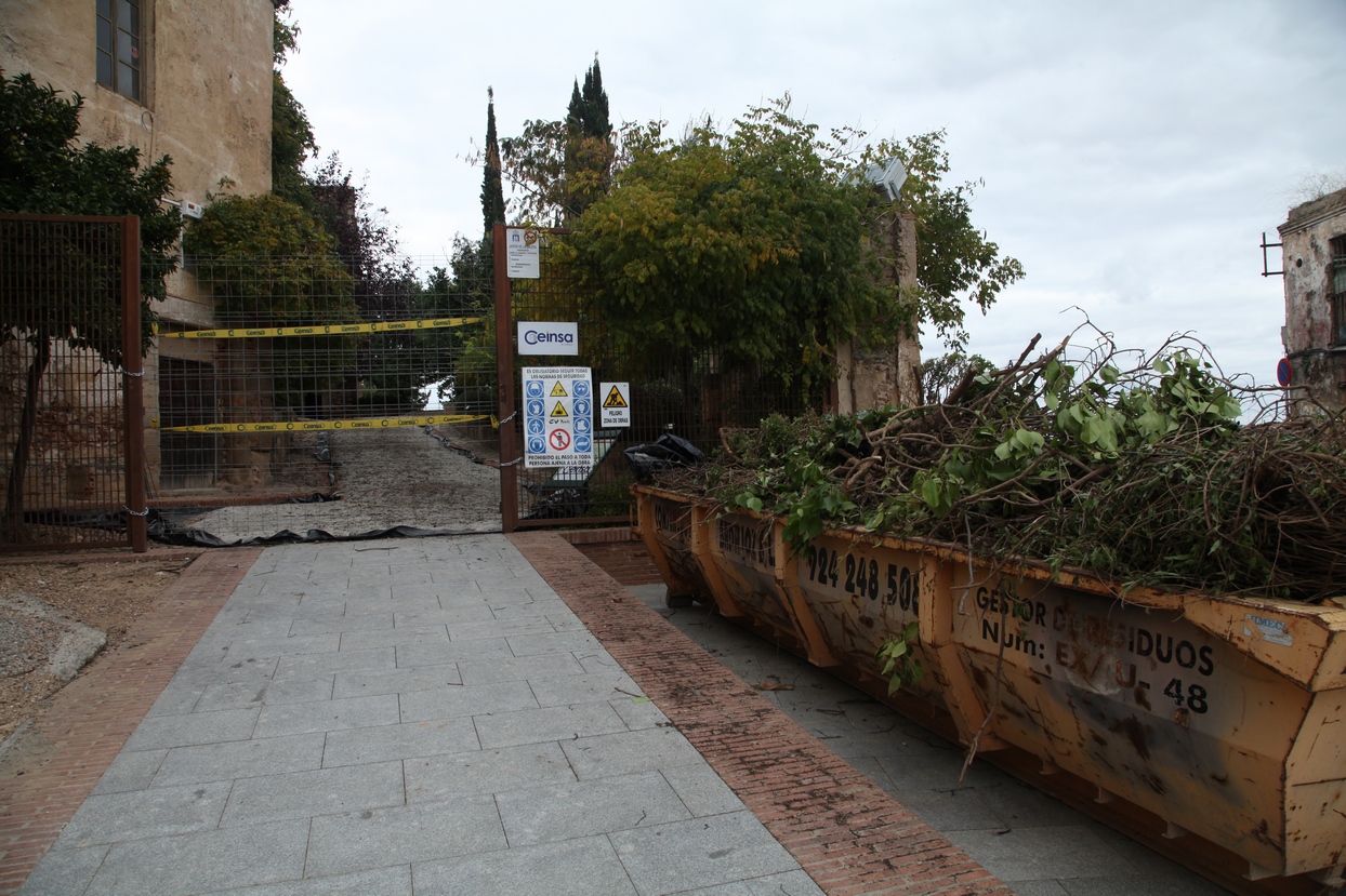 Comienzan los movimientos de tierra para el nuevo parking de El Campillo