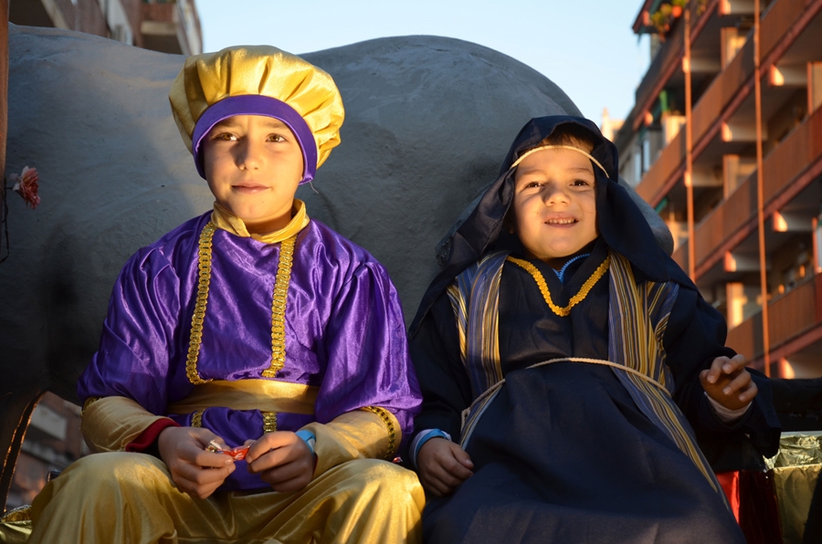 Miles de niños disfrutan de la llegada de los Reyes Magos de Oriente a Badajoz Parte II