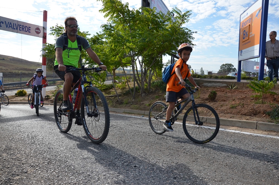 El Día de la Bicicleta reúne a muchas familias en Badajoz/ Parte 1