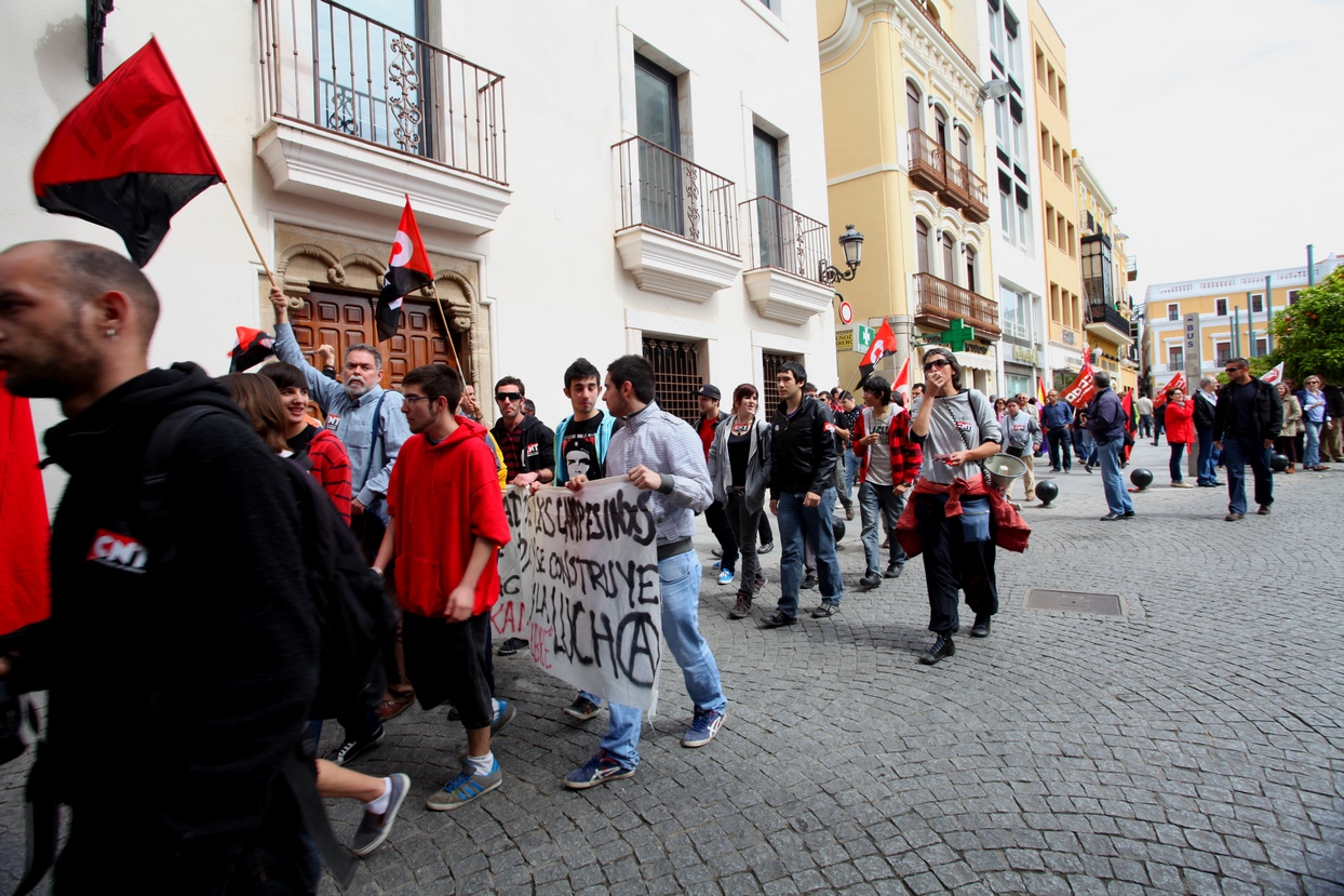 Unos 2.000 manifestantes recorren las calles de Badajoz el día del trabajador