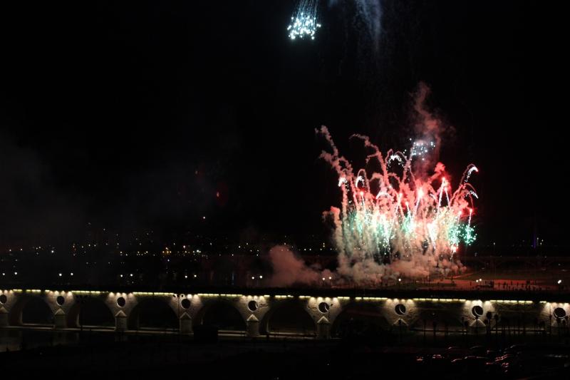 Multitud de pacenses disfrutan de los cohetes de San Juan Multitud de pacenses disfrutan de los cohetes de San Juan