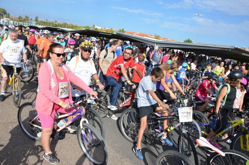 El Día de la Bicicleta reúne a muchas familias en Badajoz/ Parte 1