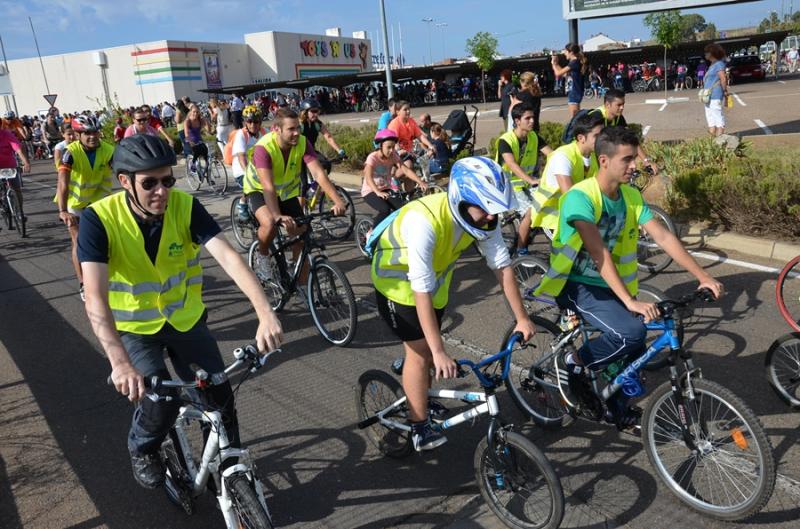 El Día de la Bicicleta reúne a muchas familias en Badajoz/ Parte 1