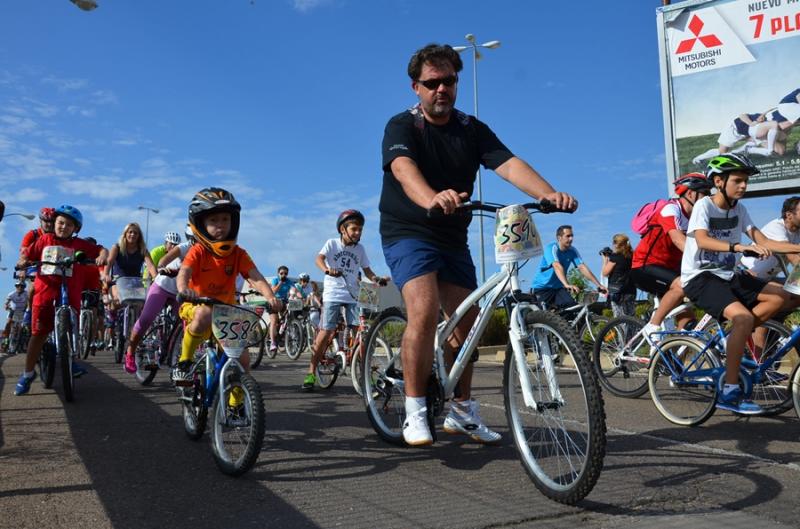 El Día de la Bicicleta reúne a muchas familias en Badajoz/ Parte 1