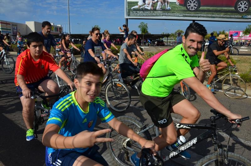 El Día de la Bicicleta reúne a muchas familias en Badajoz/ Parte 1