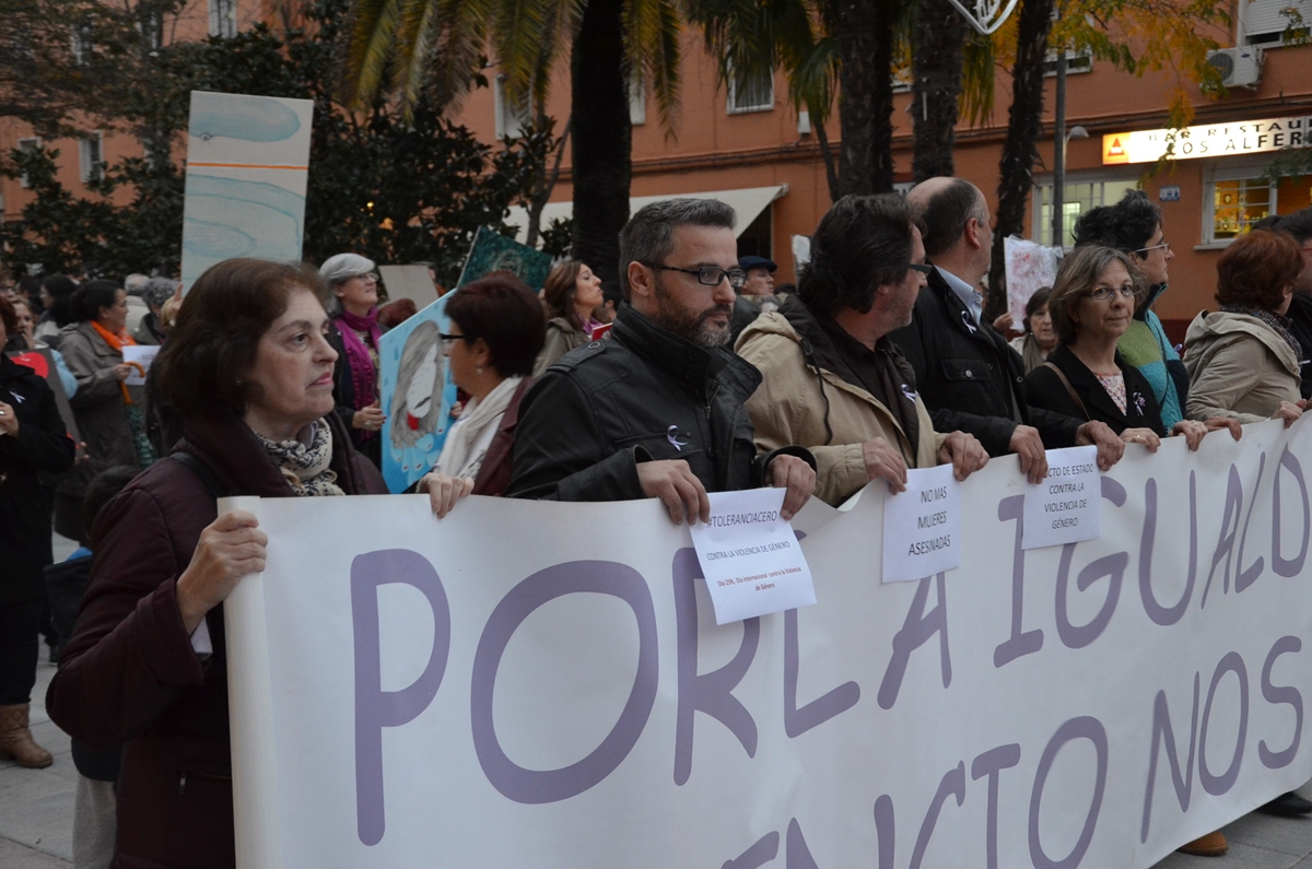 Imágenes de la manifestación contra la violencia de género en Badajoz