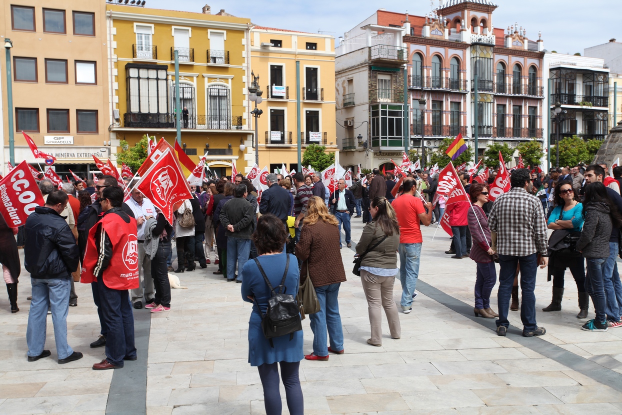 Unos 2.000 manifestantes recorren las calles de Badajoz el día del trabajador