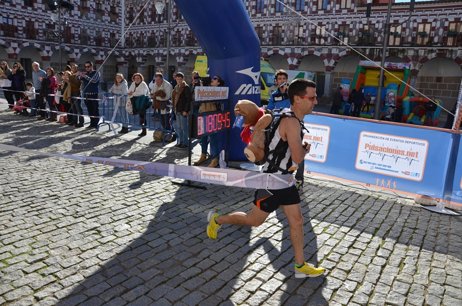 Cerca de 200 corredores participan en la carrera solidaria “Ningún Niñ@ sin juguete”    Parte 2