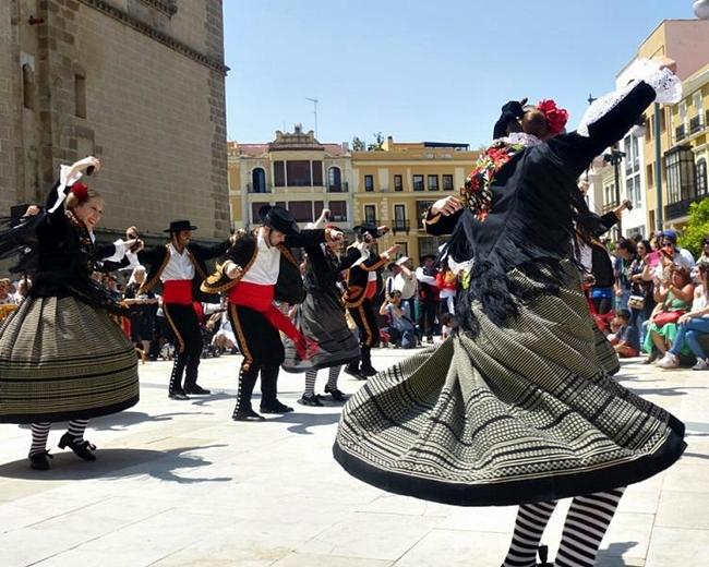 Taller de danza en San Francisco y clausura del Festival Folklórico