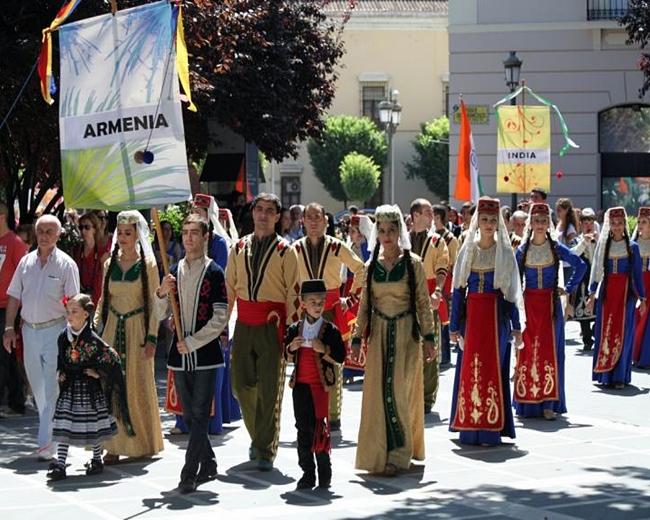 El Festival Folklórico arranca hoy en Badajoz con el desfile de los grupos