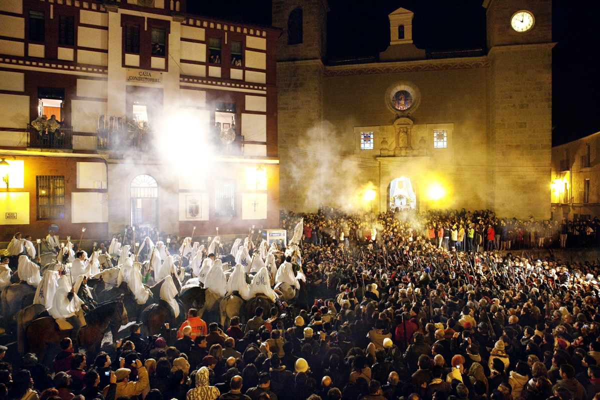 Torrejoncillo celebra la Inmaculada Concepción con La Encamisá