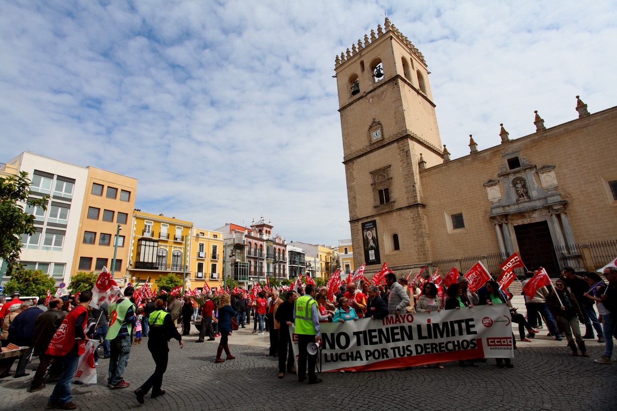 Unos 2.000 manifestantes recorren las calles de Badajoz el día del trabajador