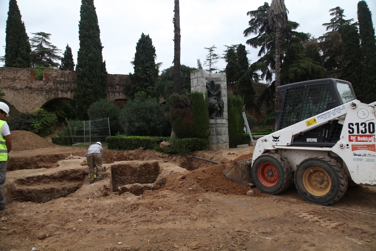 Hallan restos arqueológicos frente a Puerta Trinidad