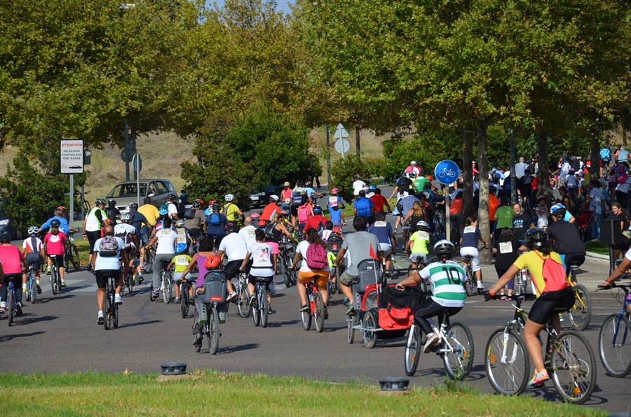 El Día de la Bicicleta reúne a muchas familias en Badajoz / Parte 2