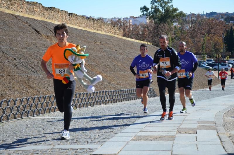 Cerca de 200 corredores participan en la carrera solidaria “Ningún Niñ@ sin juguete” Parte 1