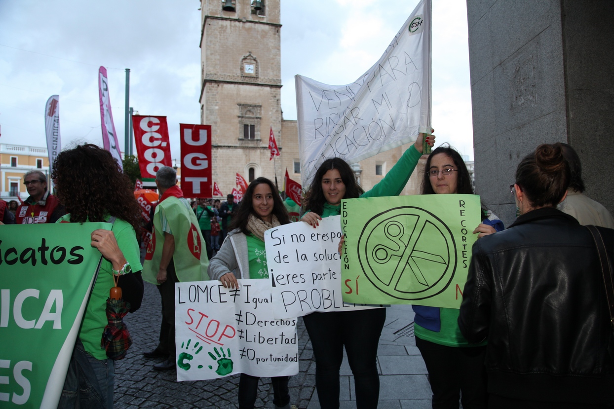 Imágenes de la manifestación de Badajoz contra la Ley Wert