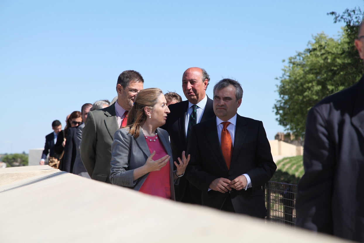 La Ministra, Ana Pastor, visita la Alcazaba de Badajoz