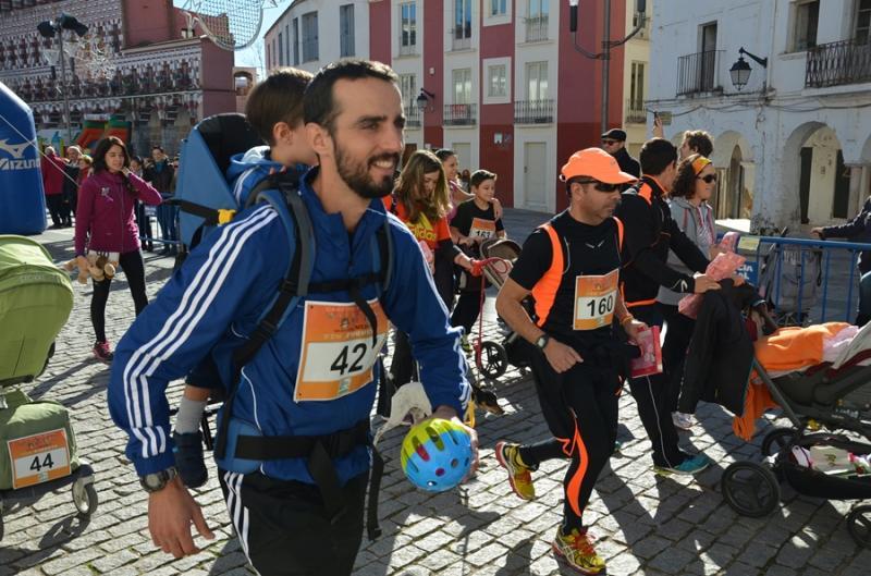 Cerca de 200 corredores participan en la carrera solidaria “Ningún Niñ@ sin juguete”