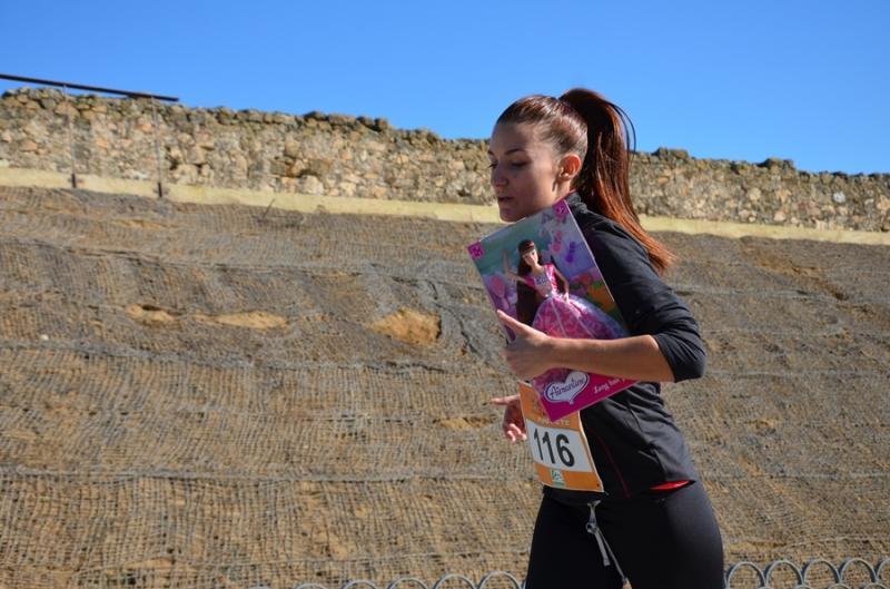 Cerca de 200 corredores participan en la carrera solidaria “Ningún Niñ@ sin juguete”