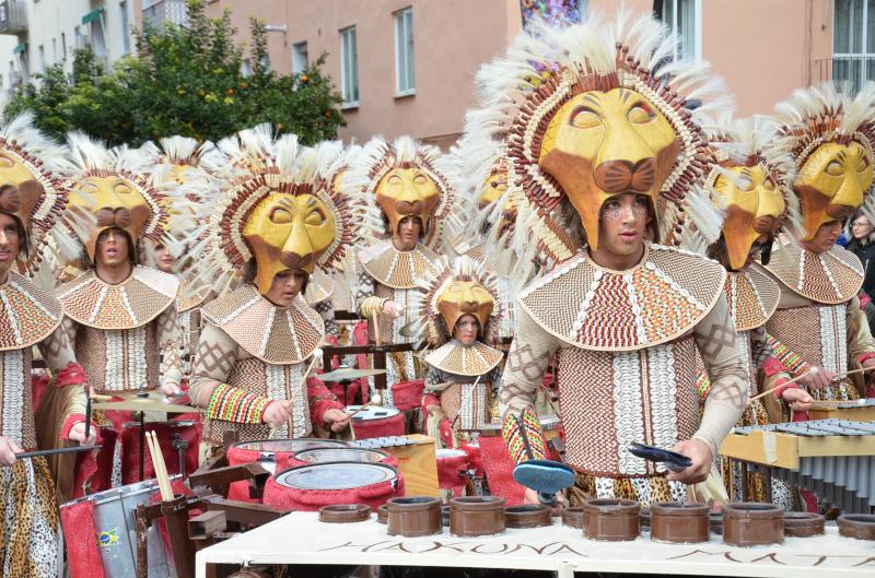 Las 40 mejores imágenes grupales del Desfile de Comparsas, parte 1