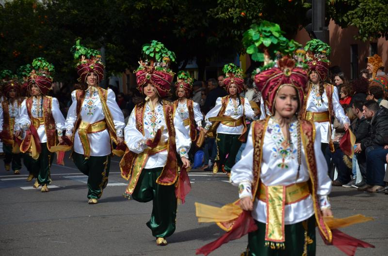 Las 40 mejores imágenes grupales del Desfile de Comparsas, parte 1