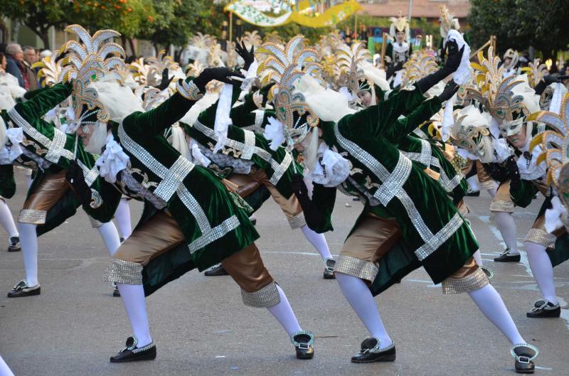 Las 40 mejores imágenes grupales del Desfile de Comparsas, parte 2