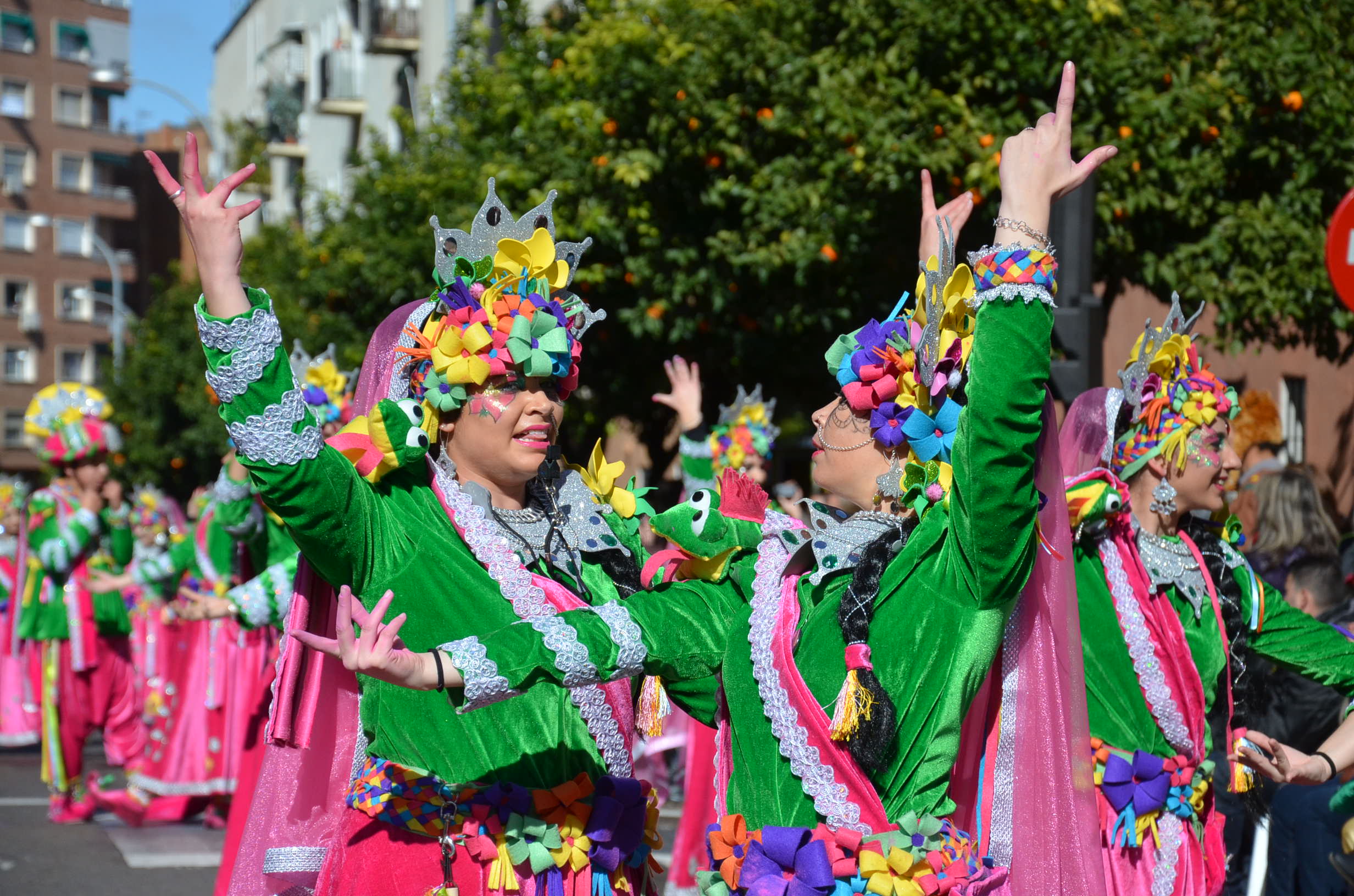 Las 40 mejores imágenes grupales del Desfile de Comparsas, parte 1