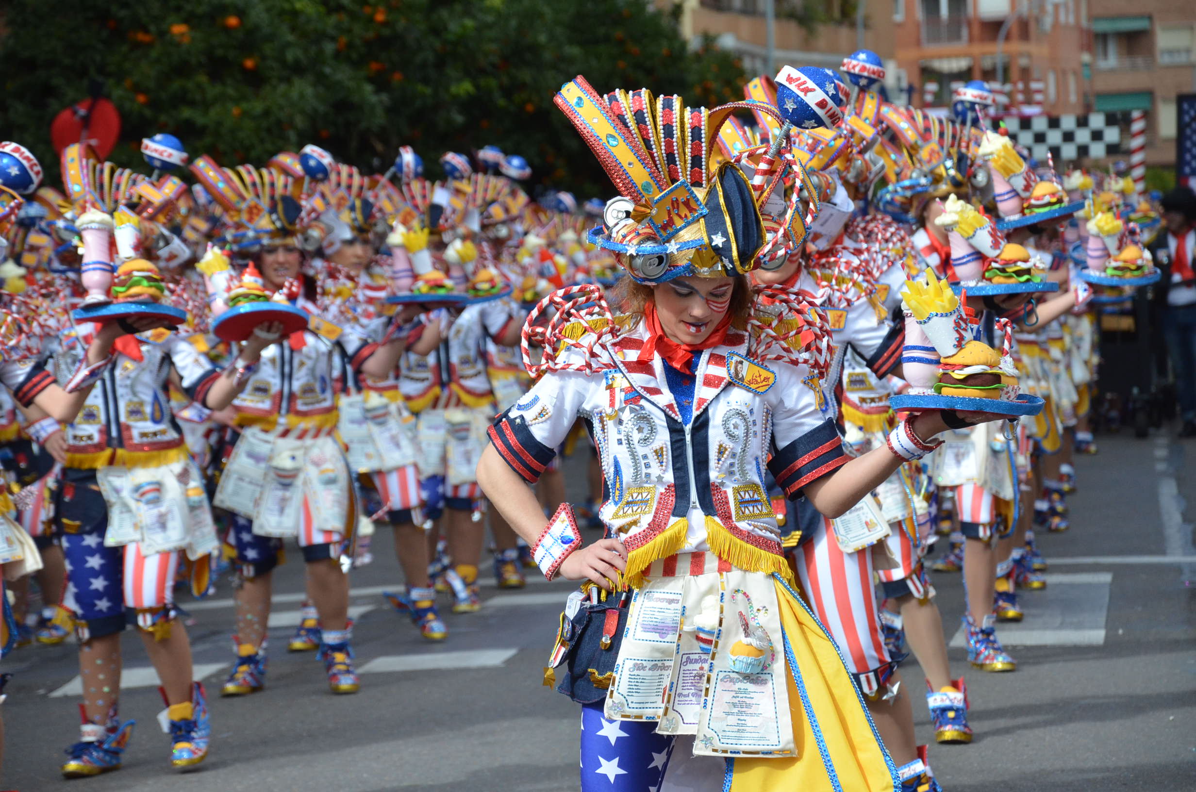 Las 40 mejores imágenes grupales del Desfile de Comparsas, parte 2