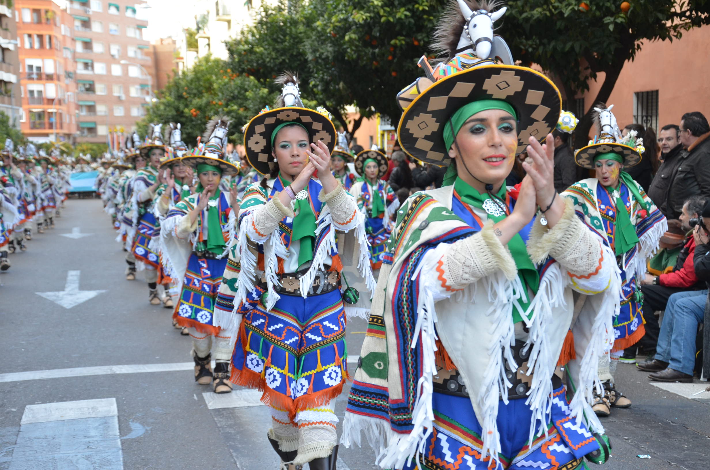 Las 40 mejores imágenes grupales del Desfile de Comparsas, parte 2