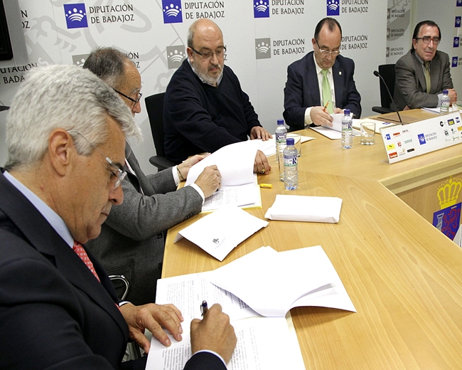 Firmado el convenio entre la Diputación y 17 federaciones deportivas 