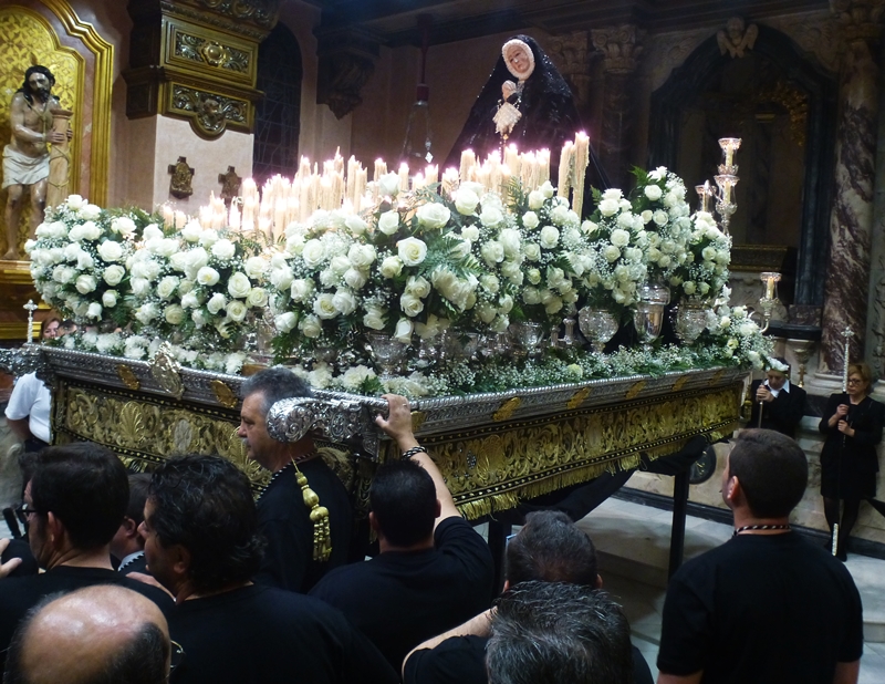 Las mejores imágenes del Viernes Santo en Badajoz