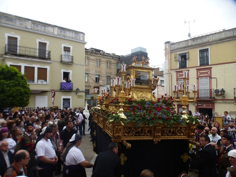 Las mejores imágenes del Viernes Santo en Badajoz