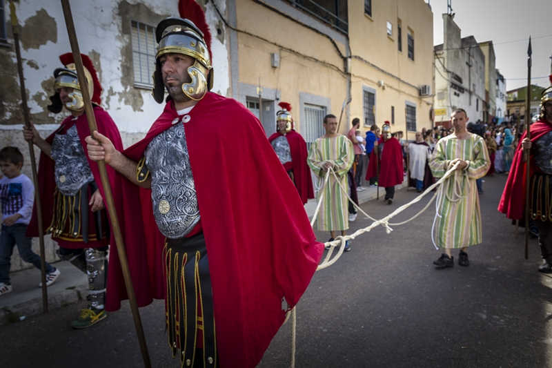 Espectaculares imágenes del Vía Crucis del Cerro de Reyes (Badajoz)