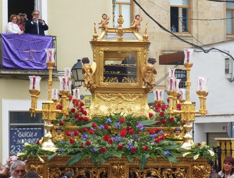 Las mejores imágenes del Viernes Santo en Badajoz