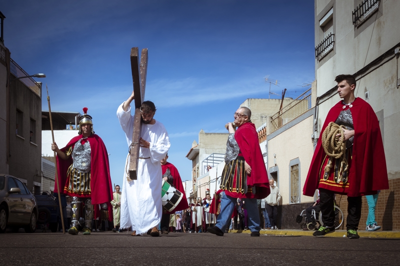 Espectaculares imágenes del Vía Crucis del Cerro de Reyes (Badajoz)