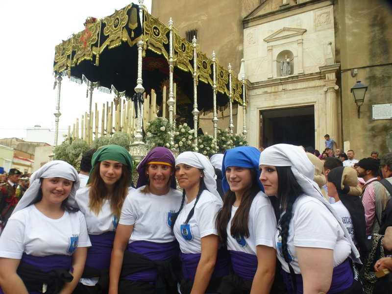 Las mejores imágenes del Viernes Santo en Badajoz