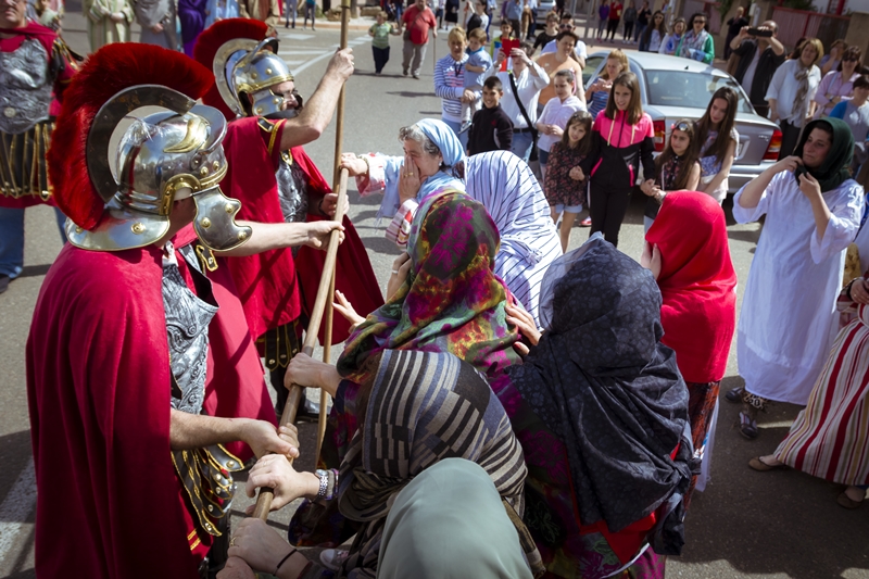 Espectaculares imágenes del Vía Crucis del Cerro de Reyes (Badajoz)