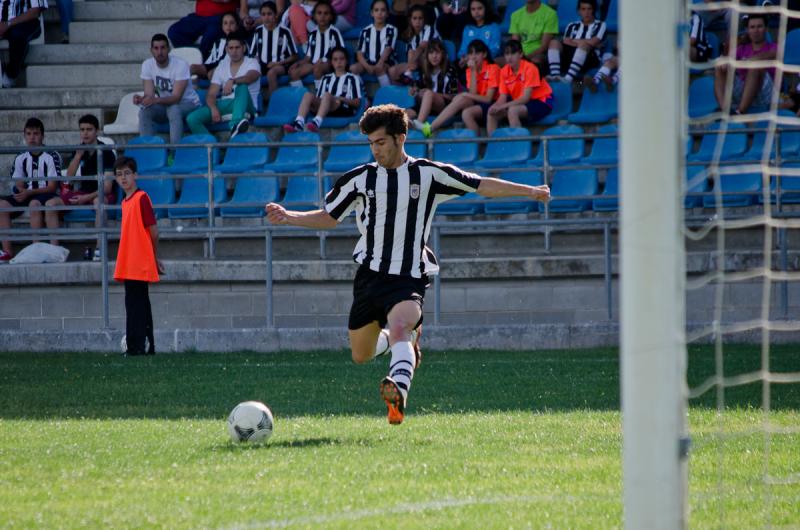 El CD. Badajoz vence al Brocense y espera la liguilla